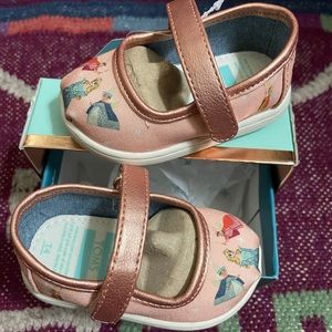 Disney x Toms Sleeping Beauty Mary Janes BNWT